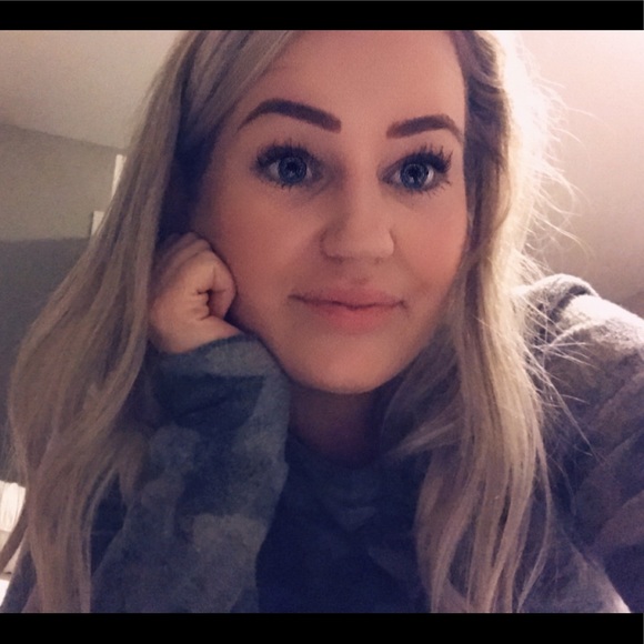 Meet your Posher, Christine - Picture 1 of 1